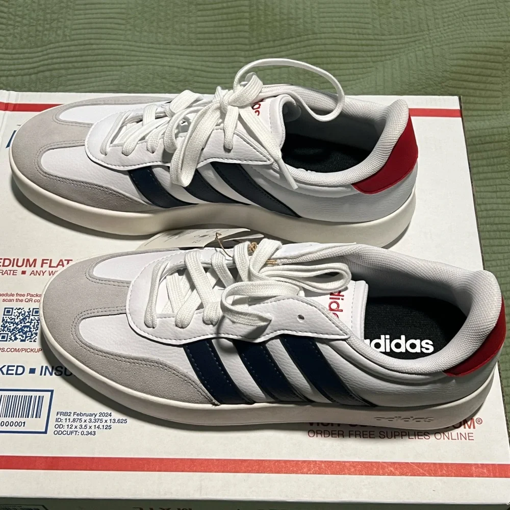 Adidas Barreda Athletic Shoes White Sneaker Blue Stripes Men Size 7 1/2 W 8 1/2